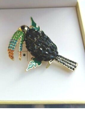 Toucan Parrot Pin Charter Club Bright Crystals Rainbow NIB Perfect Cond M328